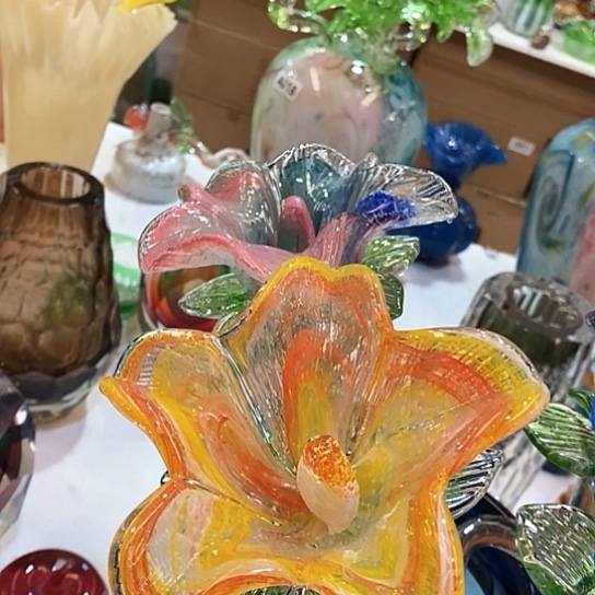 琉璃花瓶高45厘米宽9厘米