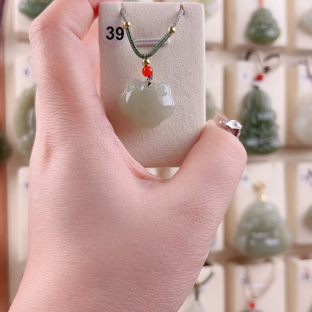 和田玉吊坠(不含链)未镶嵌帅*咪