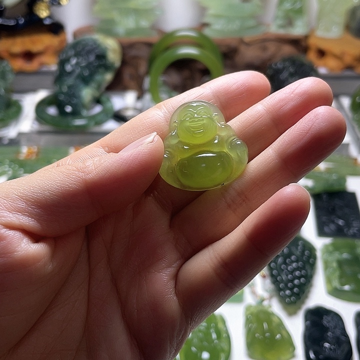 蛇纹石玉颈饰未镶嵌