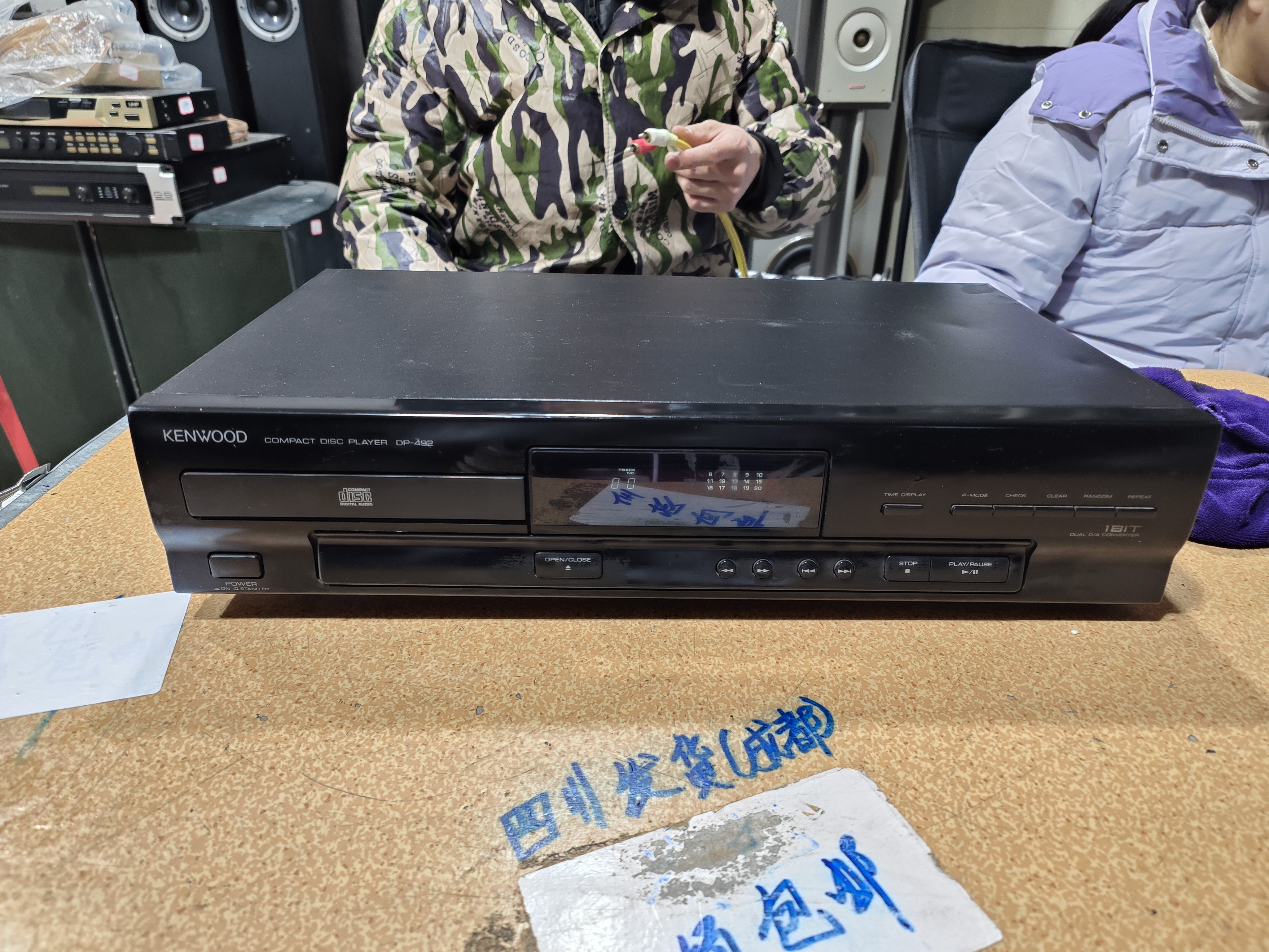 9新  二手 建伍492   CD机，成色如图（通电，需要维修，不带线材）