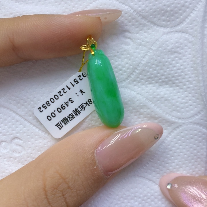 颈饰18K金镶嵌翡翠