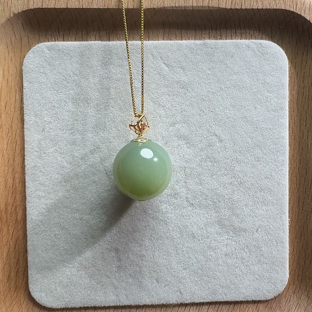 V***宝和田玉18K金镶嵌吊坠(赠链)碧玉单珠