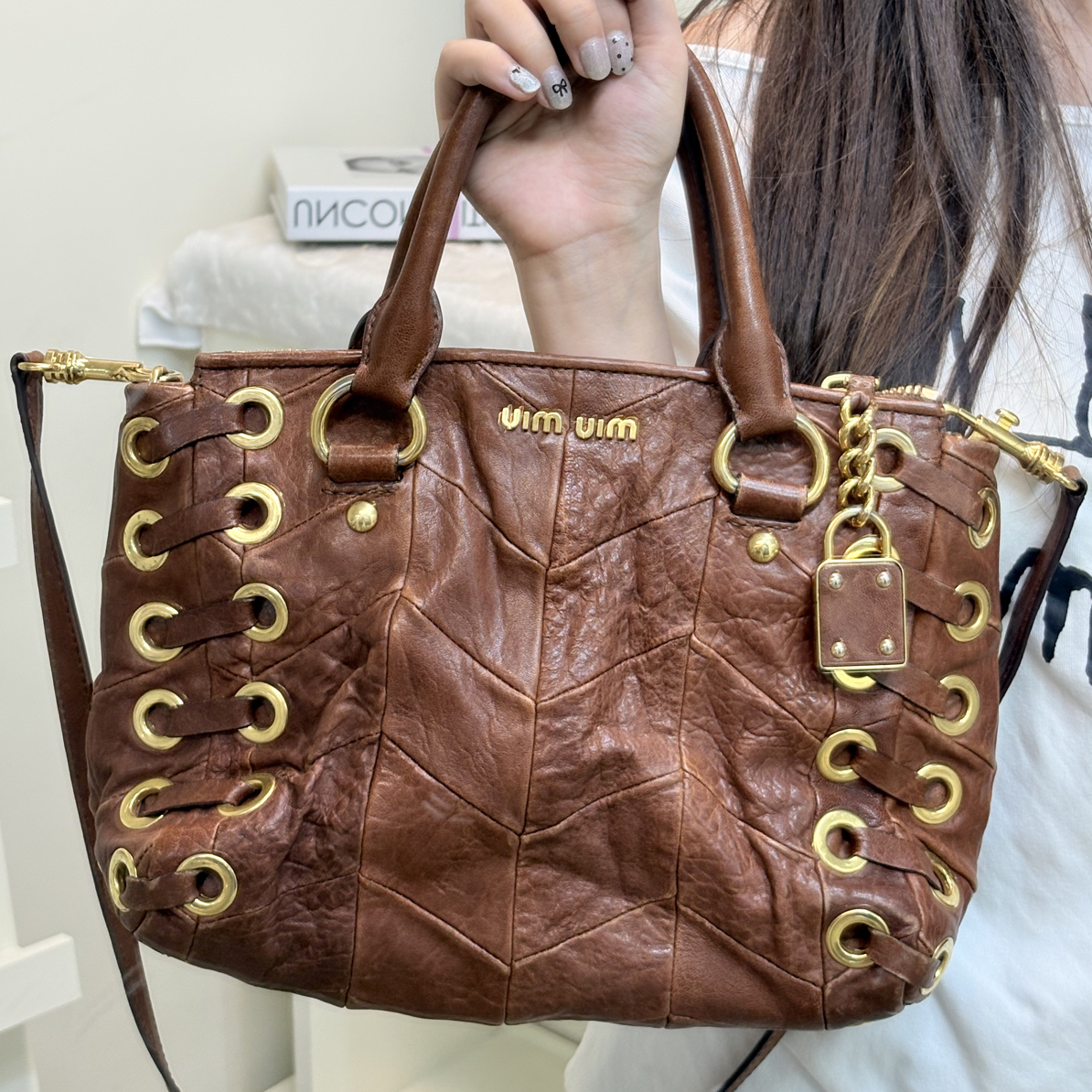 95新 MIU MIU/缪缪 棕色单肩斜挎手提包成色较新设计经典时尚