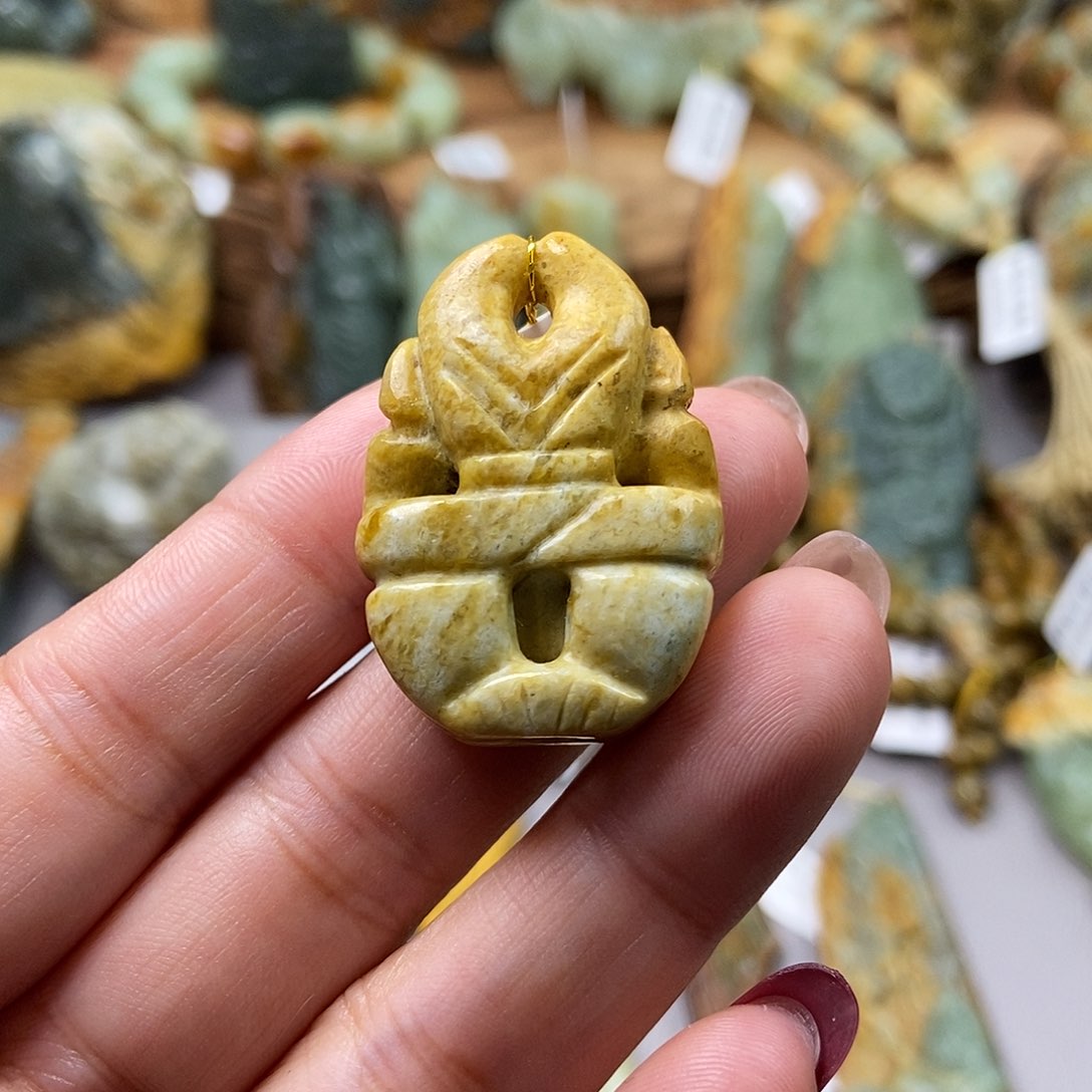 岫岩河磨玉（透闪石质玉）挂坠未镶嵌