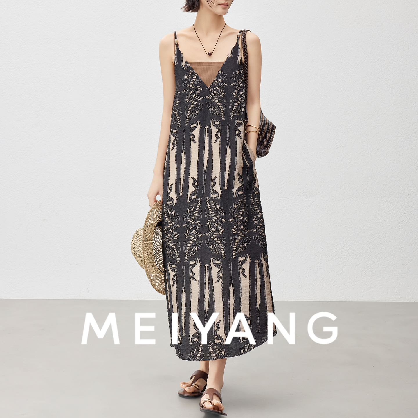 美洋MEIYANG【商场同款】沙画连衣裙二号 图腾剪花V领吊带裙蕾丝