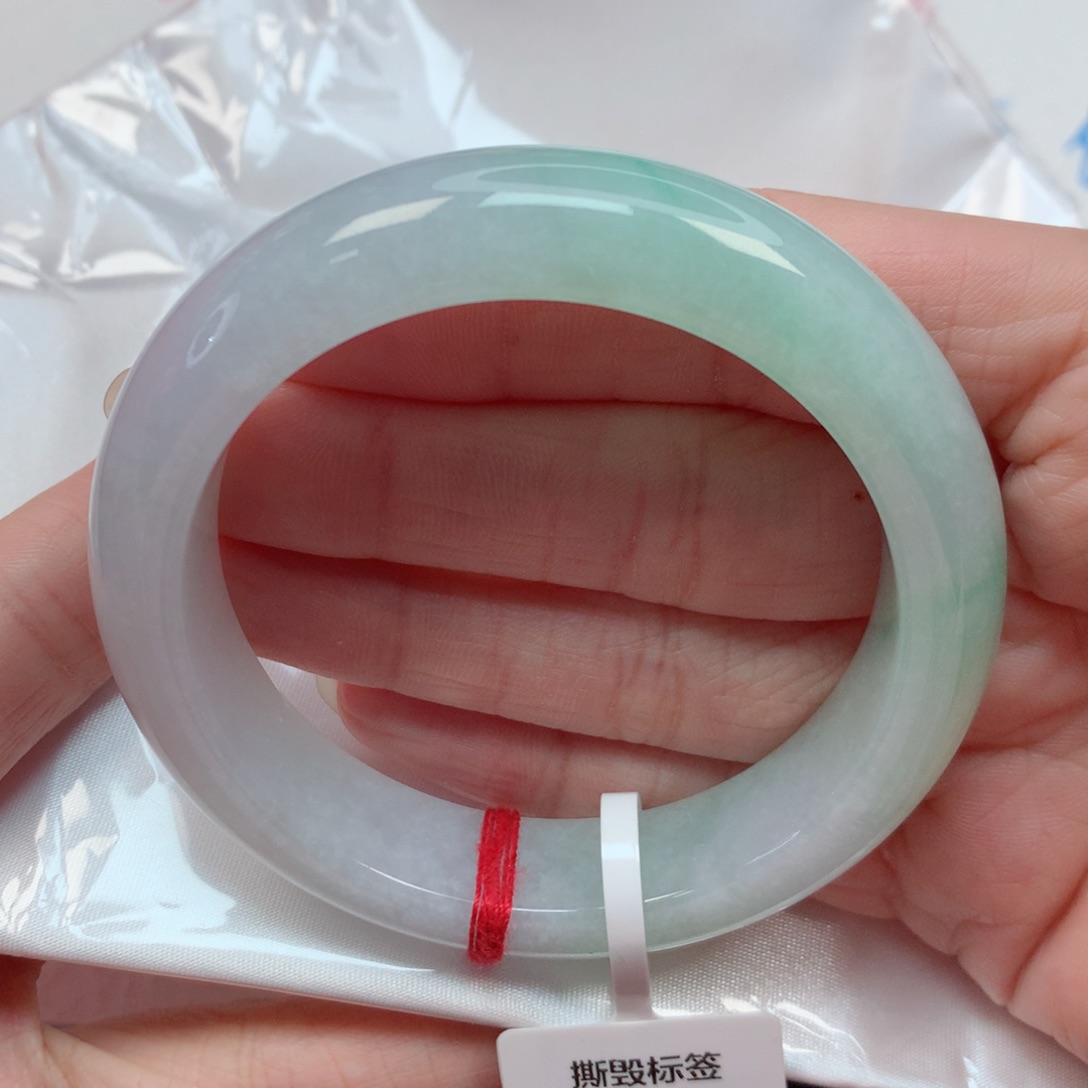 翡翠手镯未镶嵌54圈
