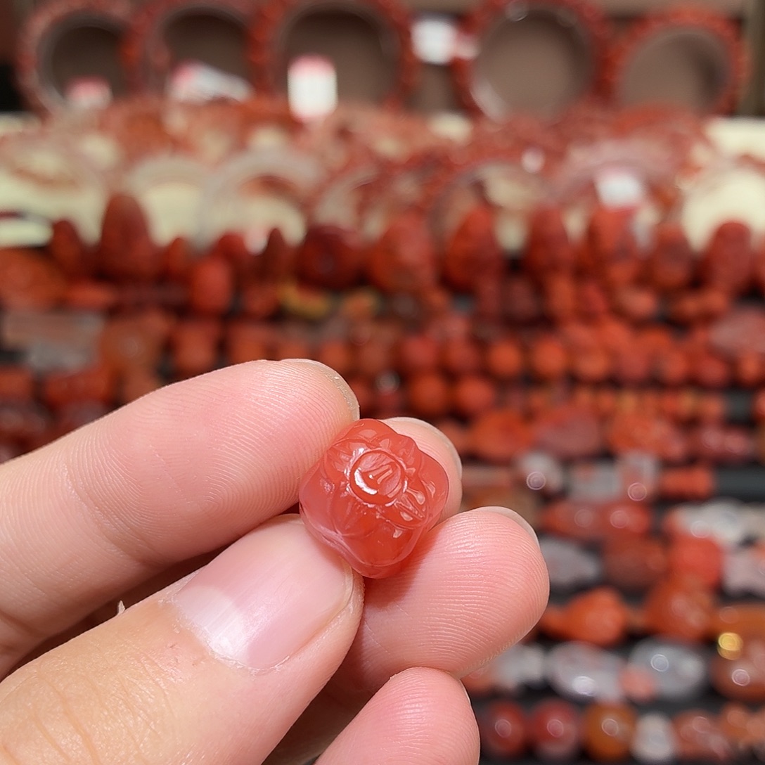 南红玛瑙未镶嵌颈饰柿子