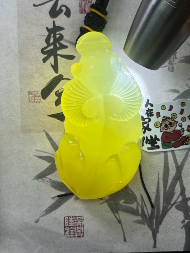 岫玉手把小摆件牛，家有卧牛吃喝不愁，尺寸82mm