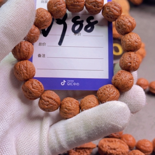 文玩核桃吊坠小**乐核桃手串