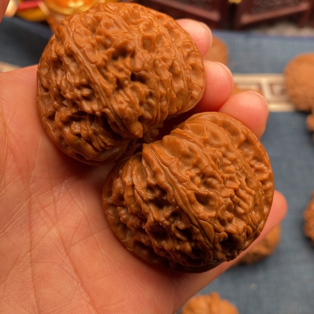 文玩核桃把件43红皮闷白
