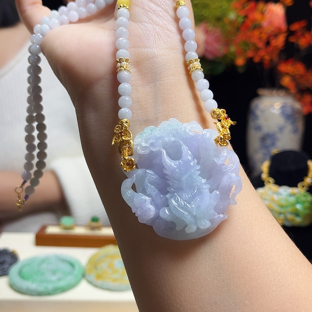 翡翠颈饰未镶嵌九尾