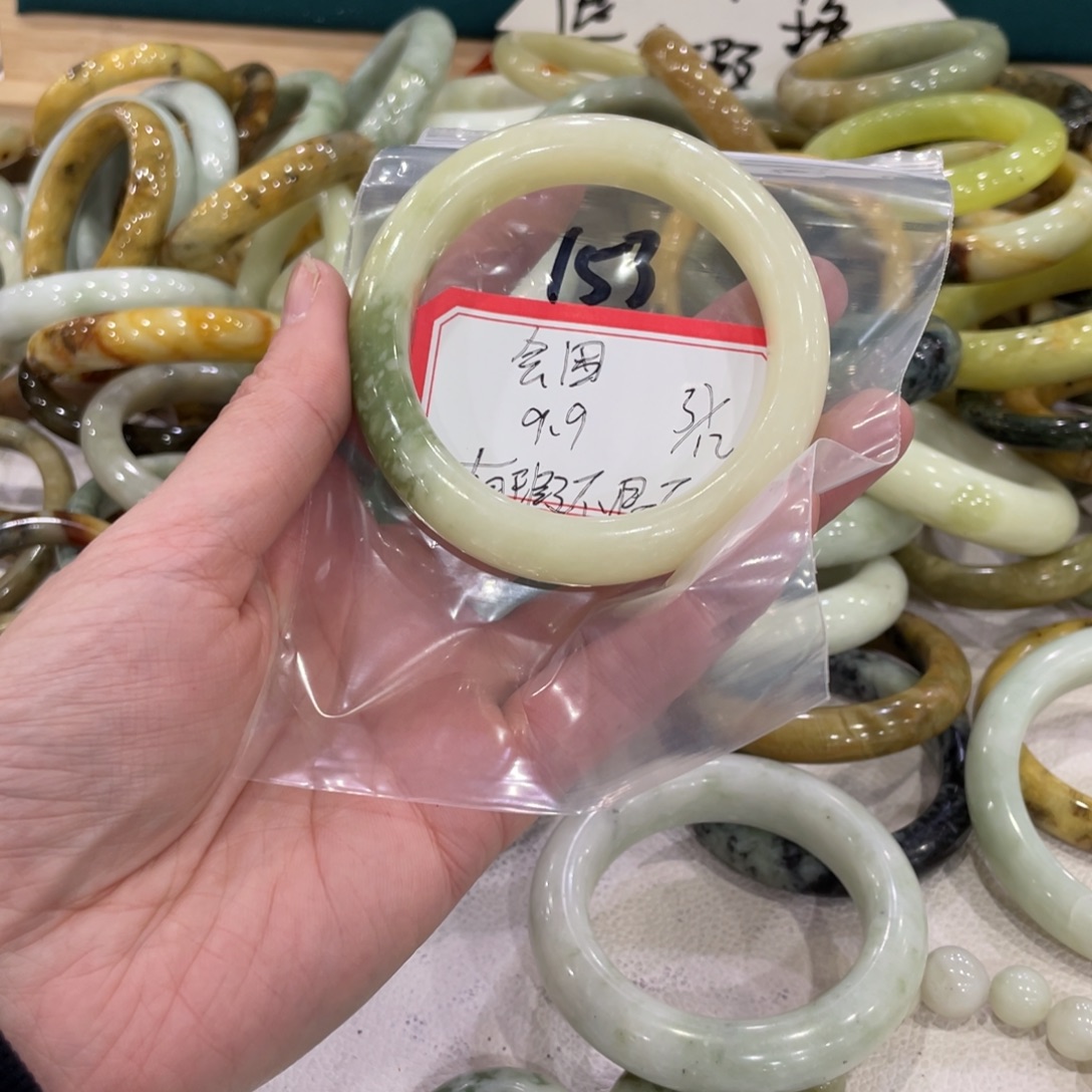 会***困蛇纹石玉未镶嵌手镯