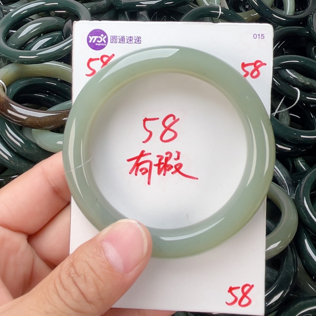 一****和田玉手镯未镶嵌