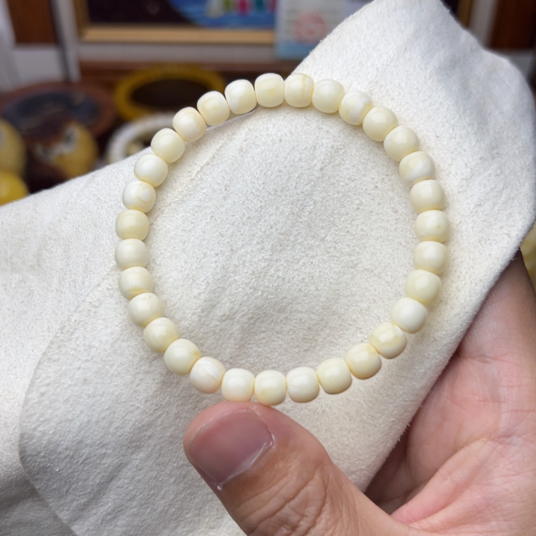 未镶嵌琥珀裸石7瓷白