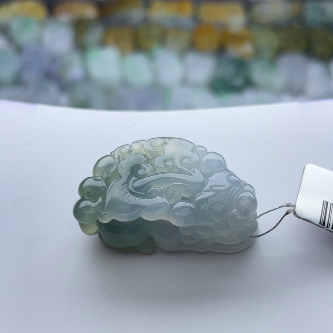 翡翠未镶嵌颈饰貔貅