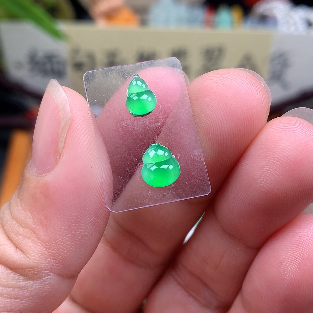 翡翠散珠缅甸天然A货翡翠阳绿葫芦