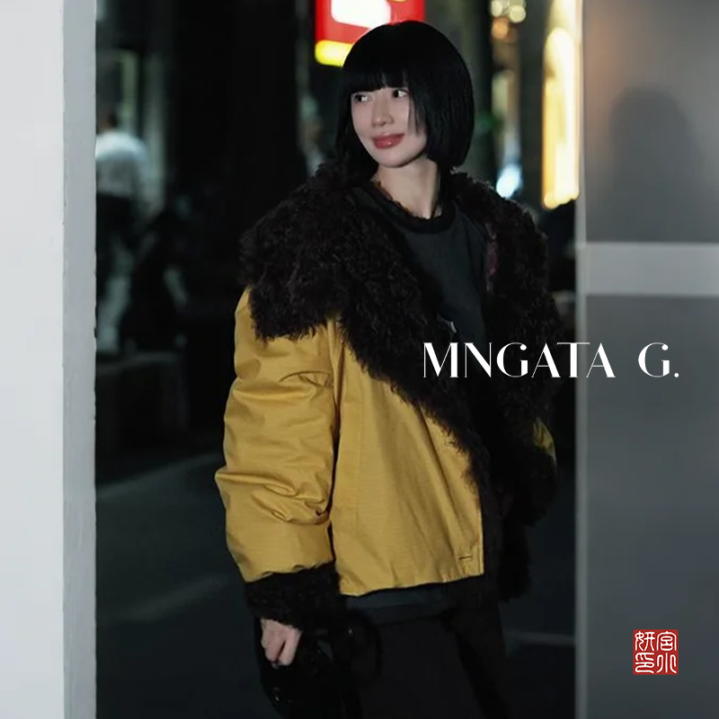 MNGATA G.宫小妍 大黄蜂 冰岛白鹅绒羊毛大翻领派克服外套5102051