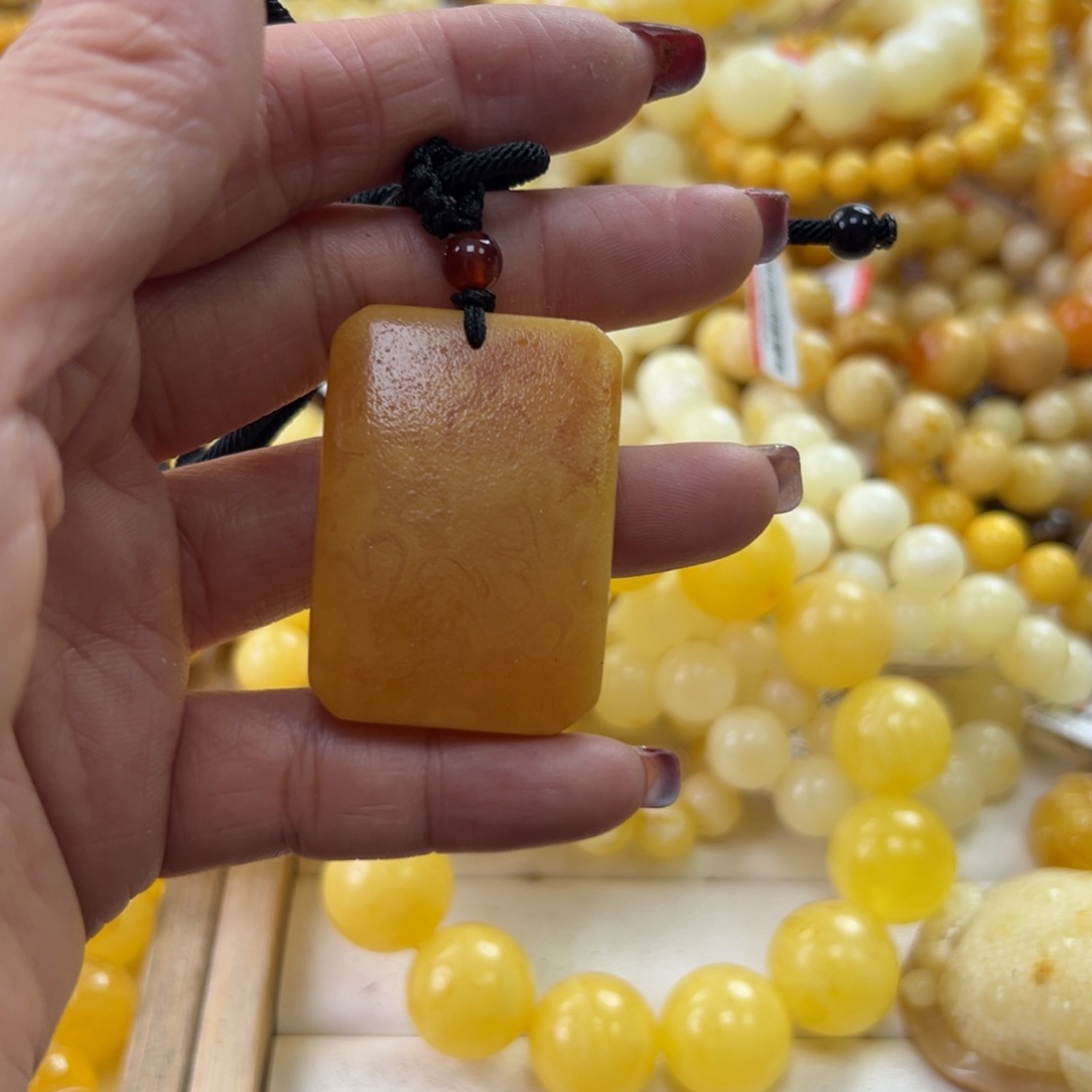 琥珀珠宝奇石未镶嵌