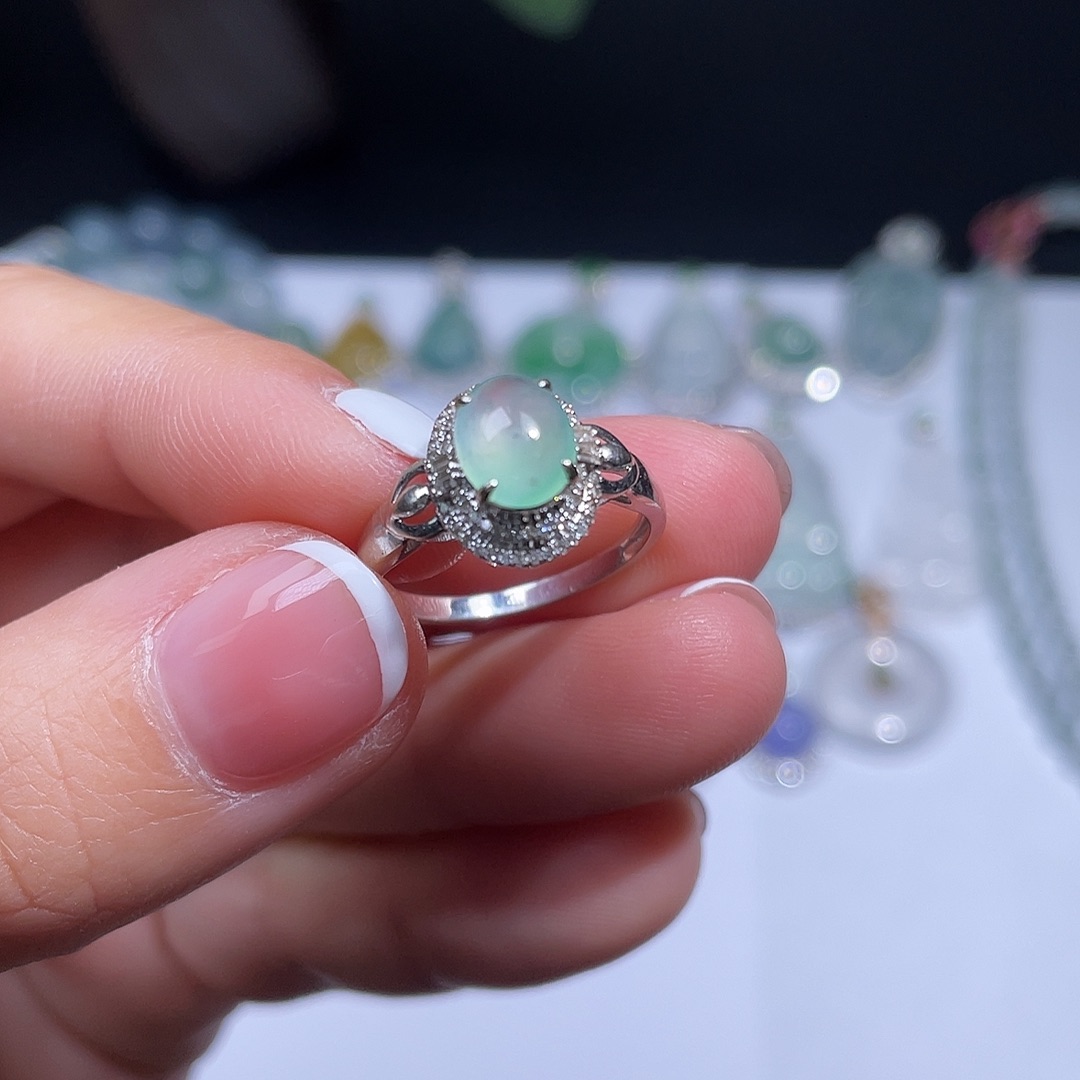 翡翠戒指18K金镶嵌戒指