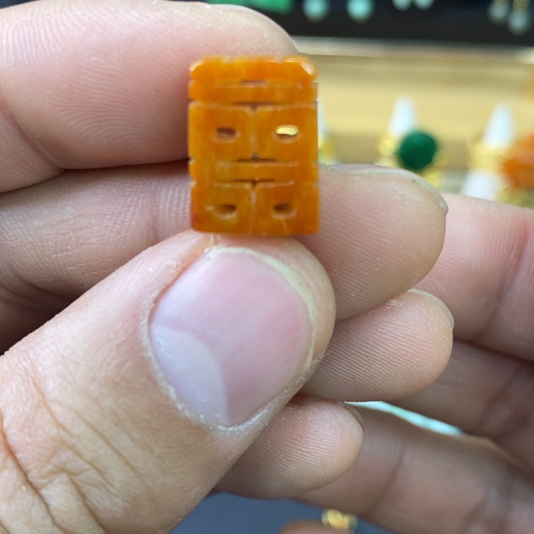 颈饰未镶嵌翡翠吊坠