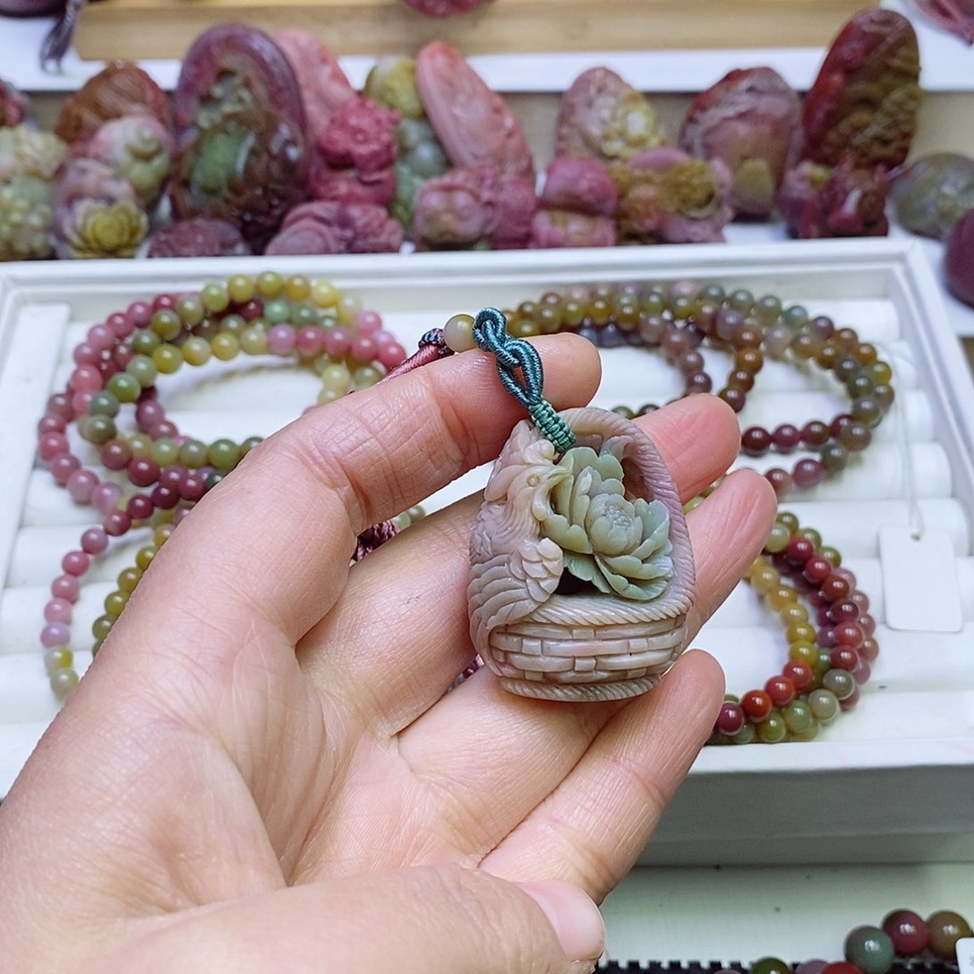 玛瑙/玉髓盐源玛瑙吊坠未镶嵌