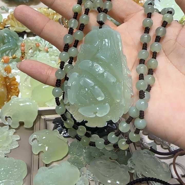 蛇纹石玉吊坠未镶嵌