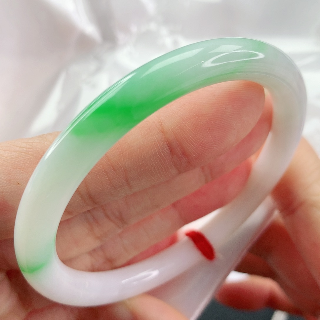 翡翠手镯未镶嵌，058