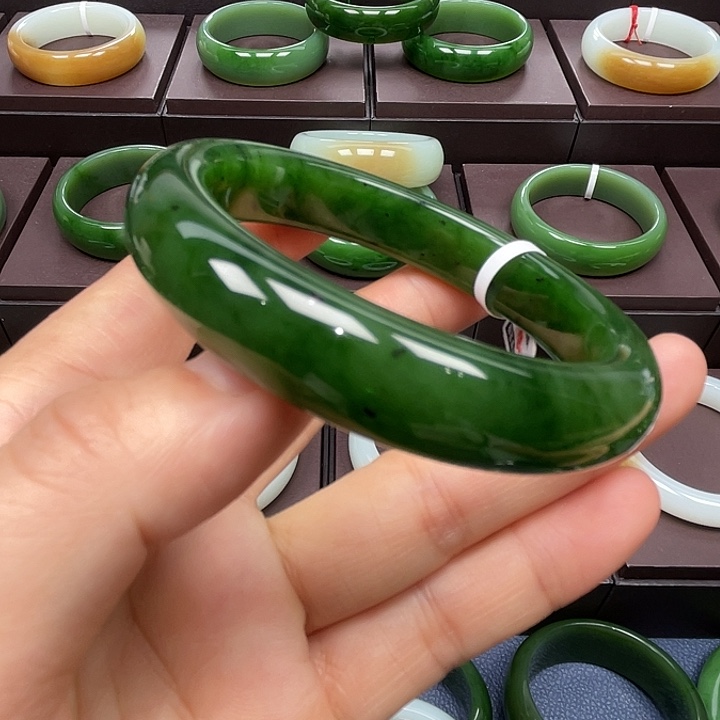 和田玉未镶嵌手镯