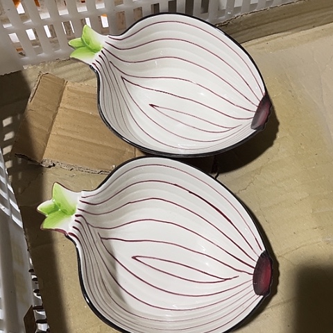 微瑕，不能明火，口径18厘米，高6，2个洋葱