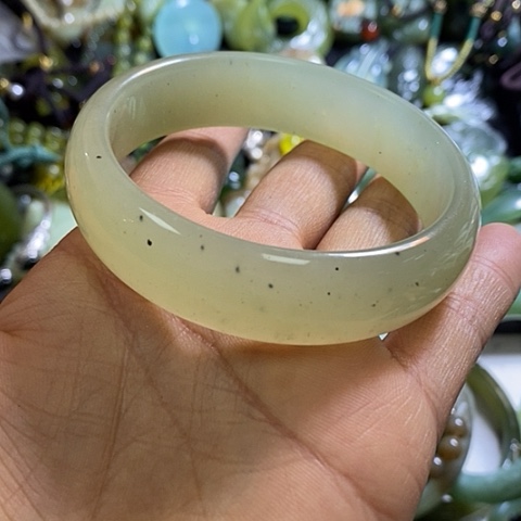 岫玉手镯未镶嵌58口径