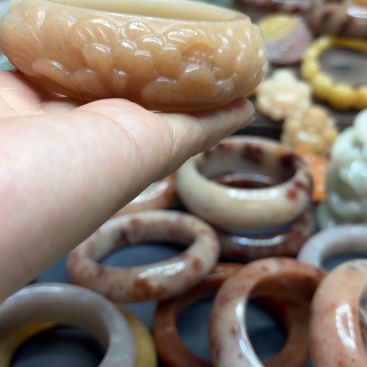 云***搭石英质玉未镶嵌手镯