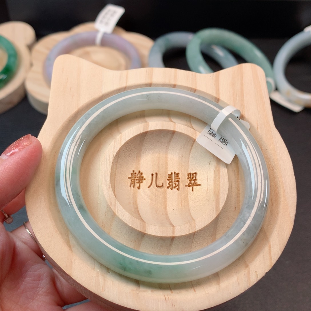 翡翠手镯未镶嵌58圈口