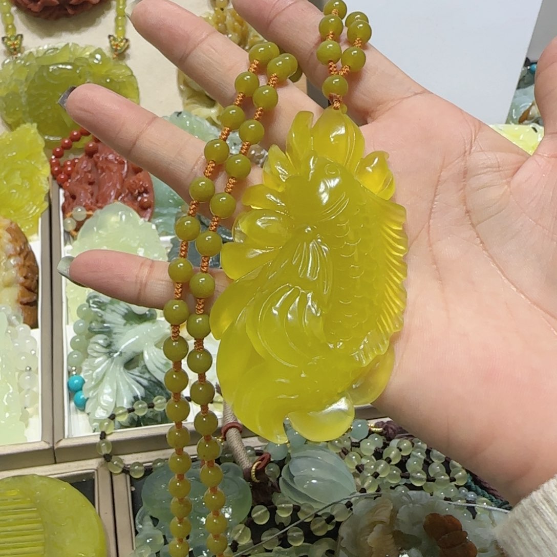 未镶嵌蛇纹石玉吊坠