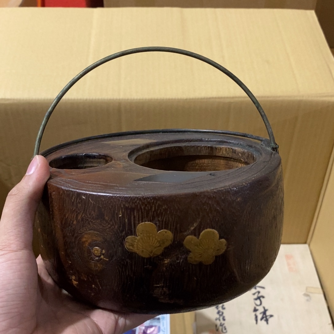 杯王若飞推就斤斤计较