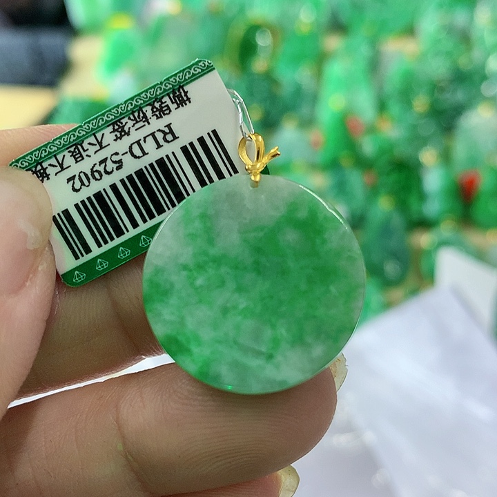 翡翠颈饰18K金镶嵌挂件