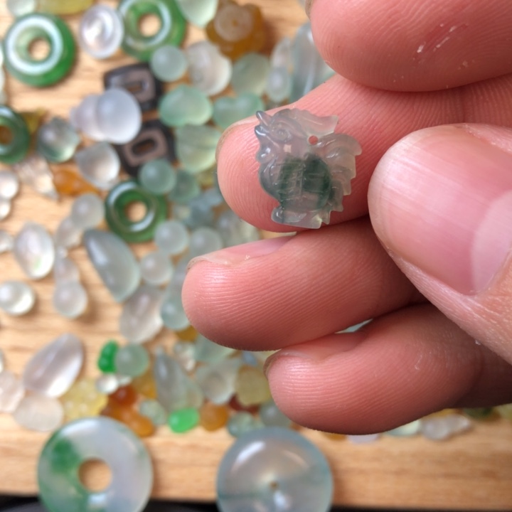 定制翡翠未镶嵌挂件