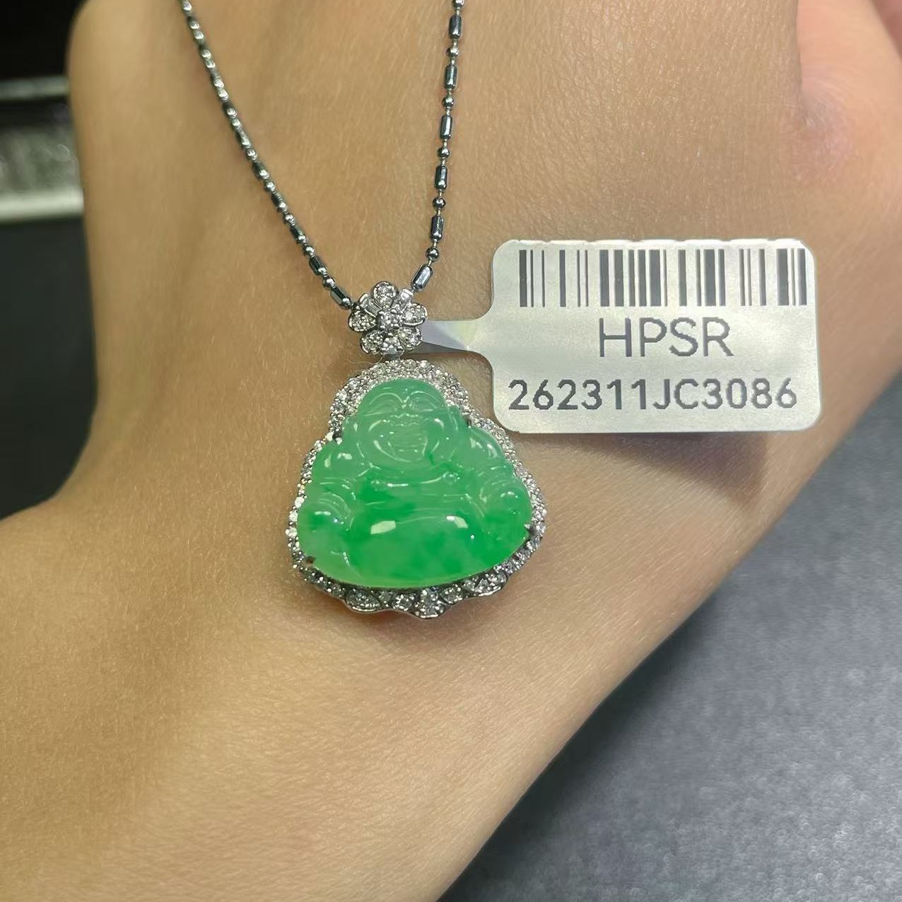 18k金镶嵌缅甸A货翡翠(不含链)