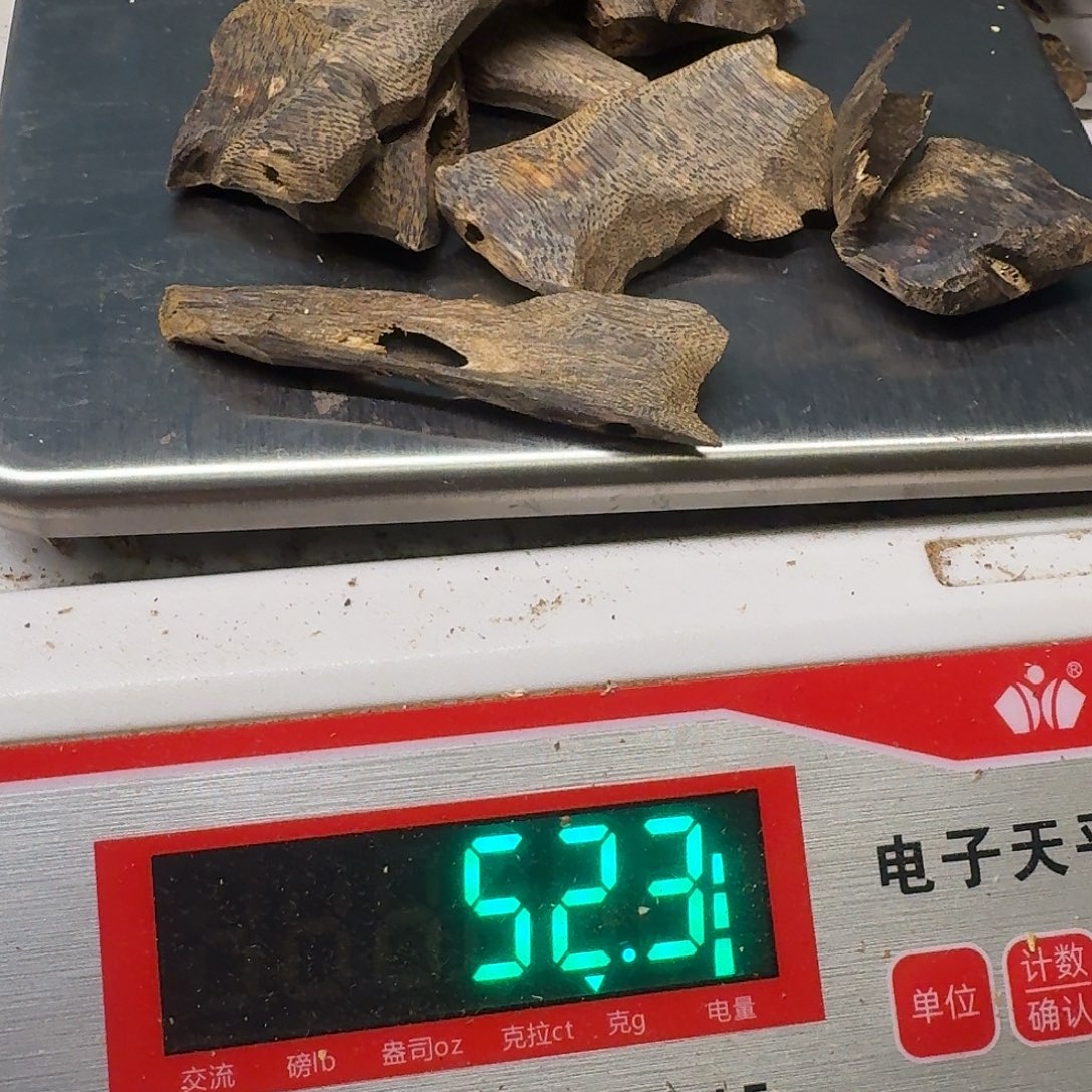 又***的沉香碎屑沉香透顶绿