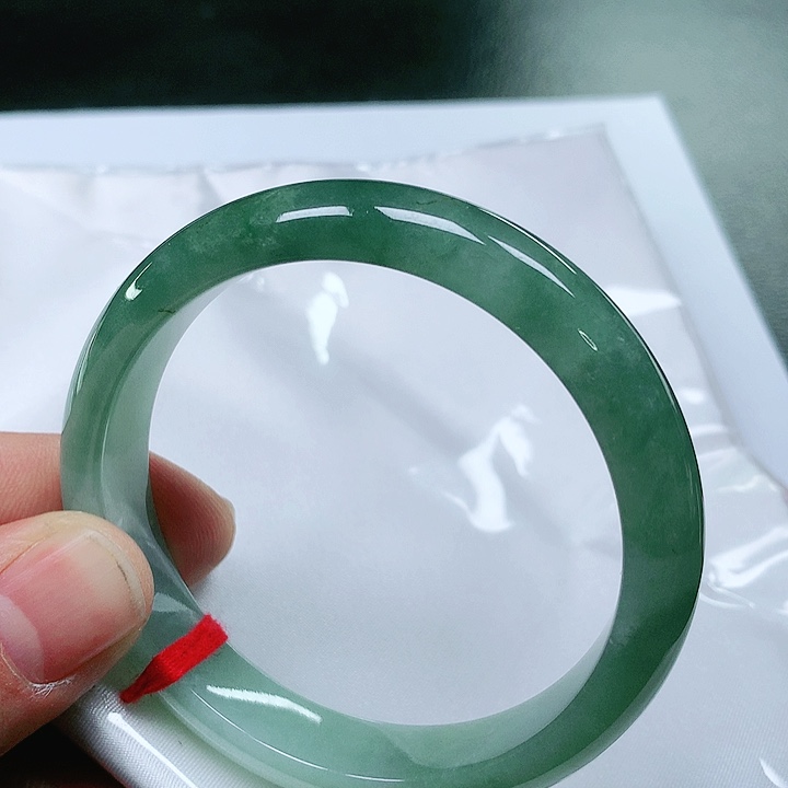 翡翠手镯未镶嵌翡翠手镯未镶嵌