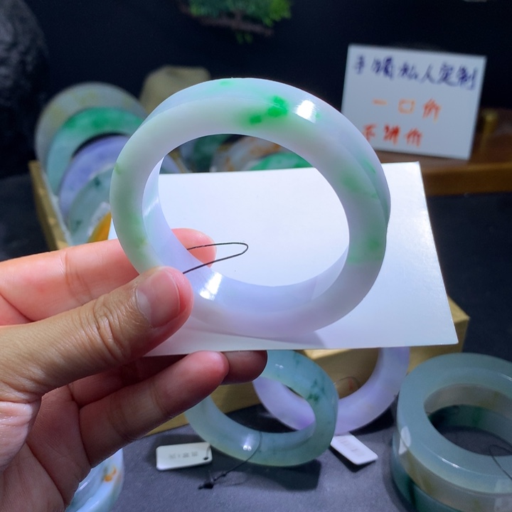 定制翡翠未镶嵌翡翠手镯