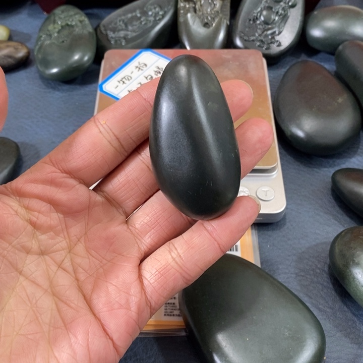 无***为和田玉（糖玉）未镶嵌挂件