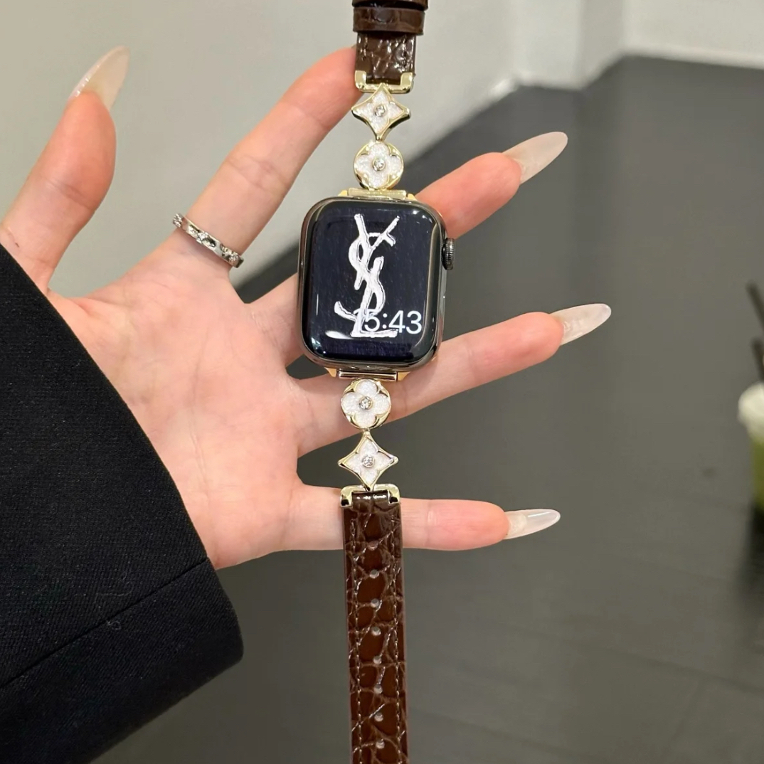 适用苹果applewatch11鳄鱼纹四叶草表带s10真皮表带s98秋冬气质