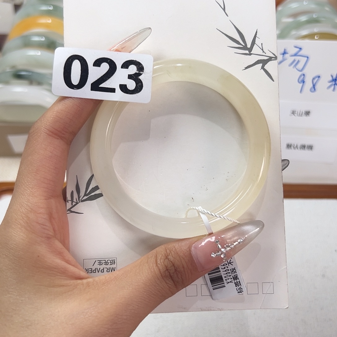 石英质玉未镶嵌手镯58