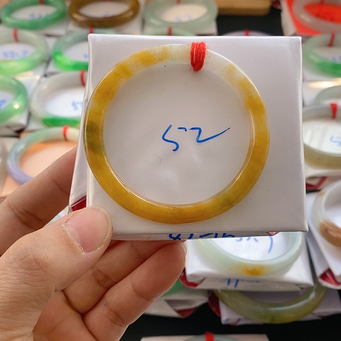 翡翠手镯未镶嵌微*手镯