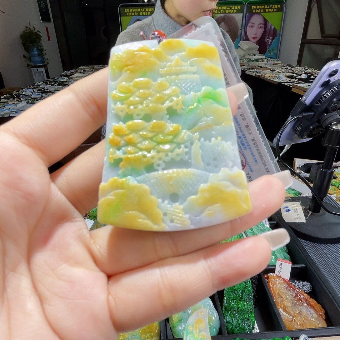 颈饰未镶嵌翡翠一