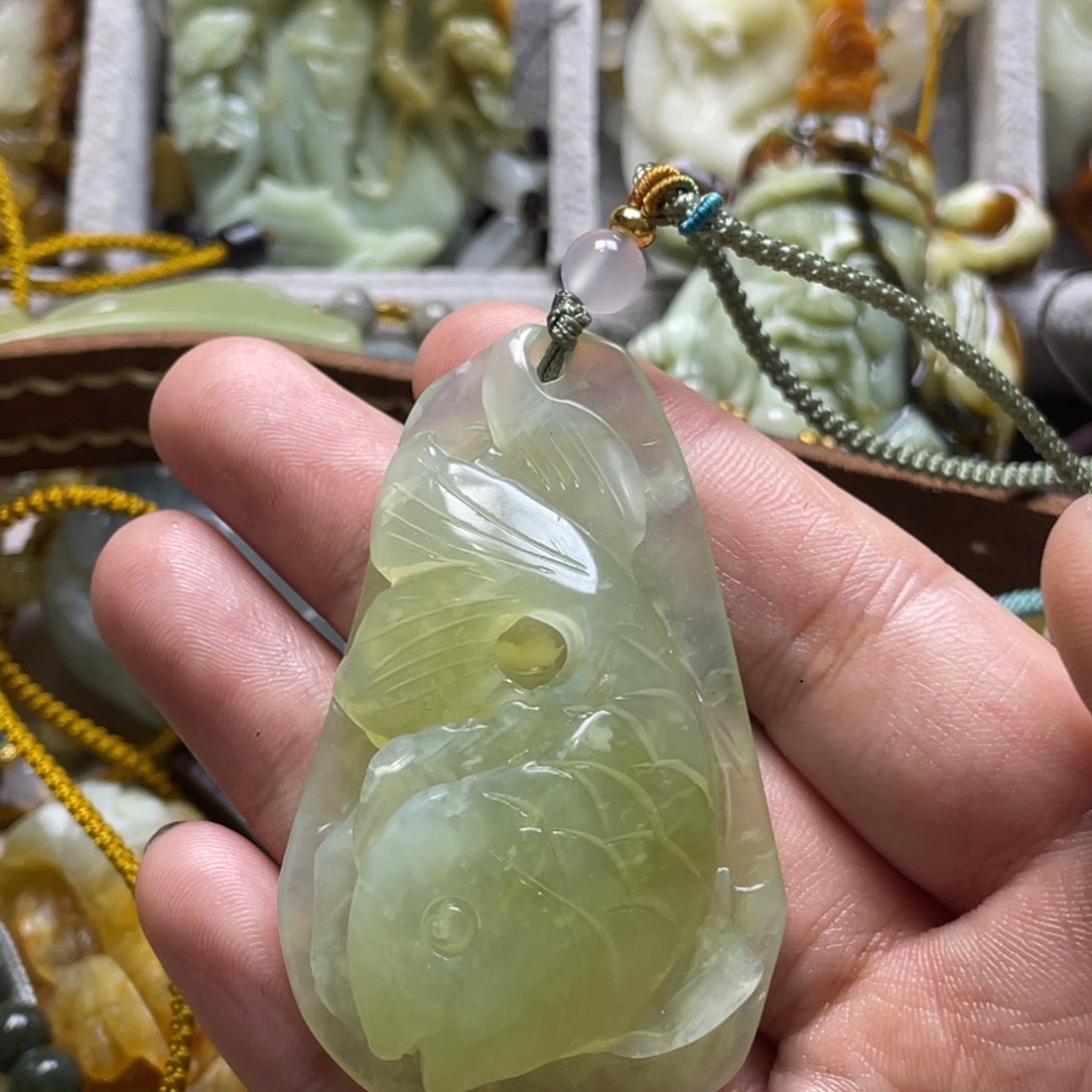 蛇纹石玉颈饰未镶嵌