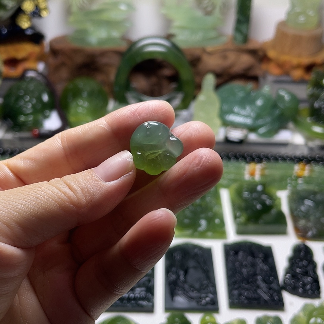 未镶嵌蛇纹石玉颈饰