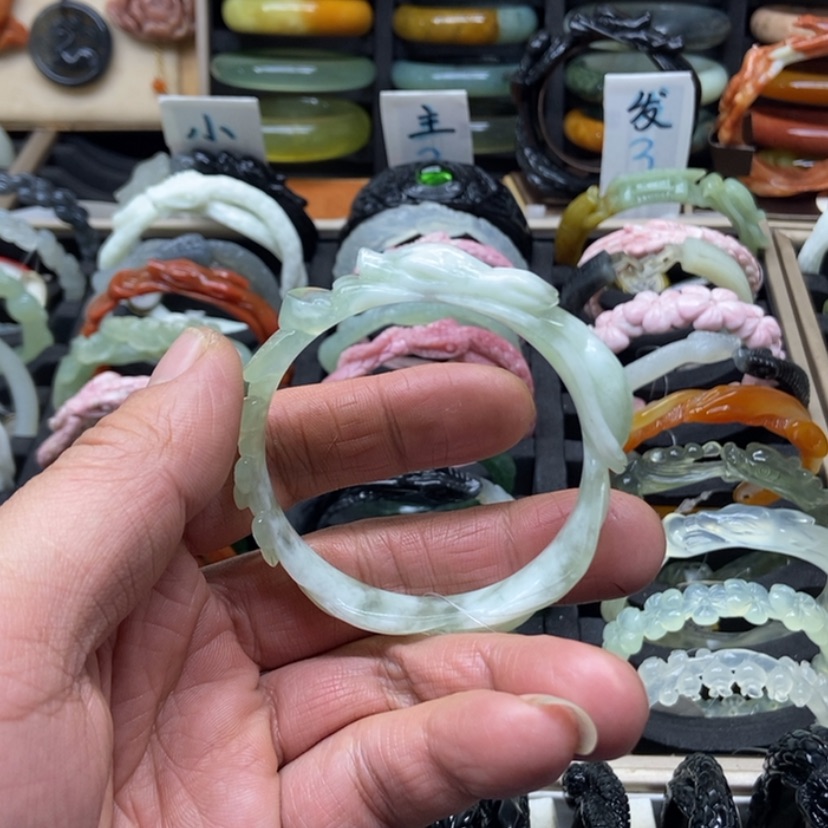 【闪购商品】蛇纹石玉手镯未镶嵌莉*