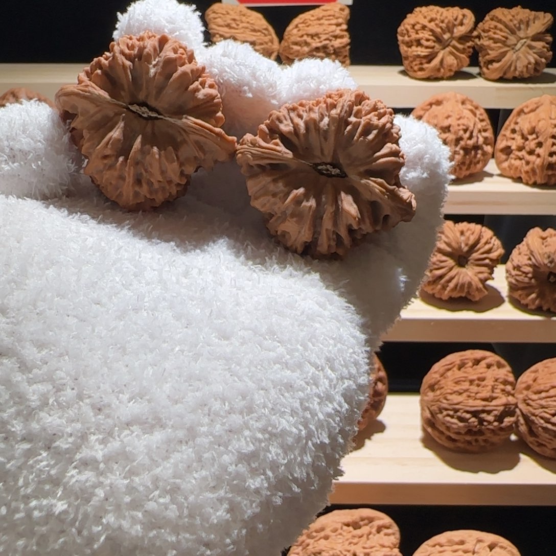 @***.文玩核桃吊坠53奥迪三角