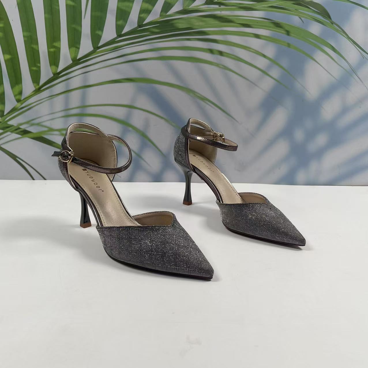 小强家女鞋 芽儿家时尚凉鞋（Y34-23-1）（W32EYV2336313）